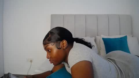 Liya online show from 09/16/25, 12:39