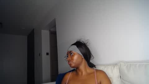 Liya online show from 04/30/26, 08:57