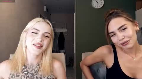 Snapshot of cute_coupleeee chatting on 06/14/26, 06:32 Masha and Liza online show from 06/14/26, 06:32
