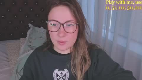 Everyday stream in the same time online show from 04/15/26, 01:45