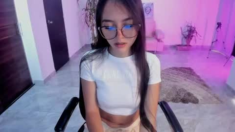 Snapshot of cute_fox_1 chatting on 07/25/26, 01:41 Bella Fox online show from 07/25/26, 01:41