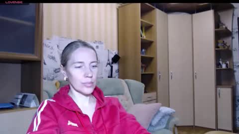 cute_lion_ online show from 11/18/25, 06:23