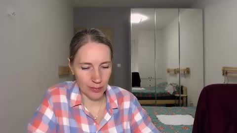 cute_lion_ online show from 04/19/26, 06:10