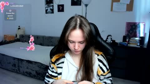 Emily online show from 04/01/26, 06:14