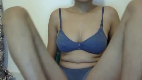 Snapshot of cute_lizaa chatting on 04/18/26, 04:05 lizaa online show from 04/18/26, 04:05