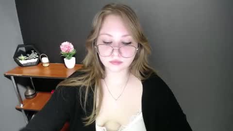Veronica online show from 02/14/25, 10:49