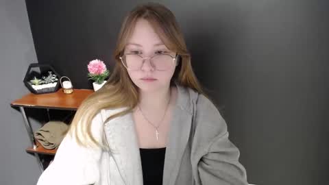 Veronica online show from 02/18/25, 07:21