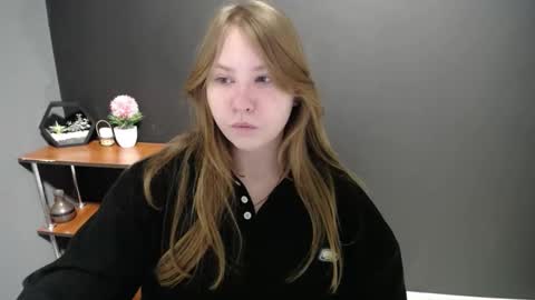 Veronica online show from 02/24/25, 07:22