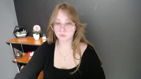 Veronica online show from 02/28/25, 11:47