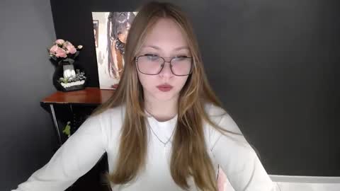 Veronica online show from 10/26/25, 07:47