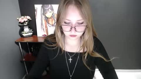 Veronica online show from 10/31/25, 08:48