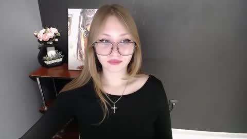 Veronica online show from 12/17/25, 07:14