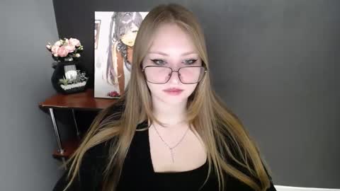 Veronica online show from 12/18/25, 07:14