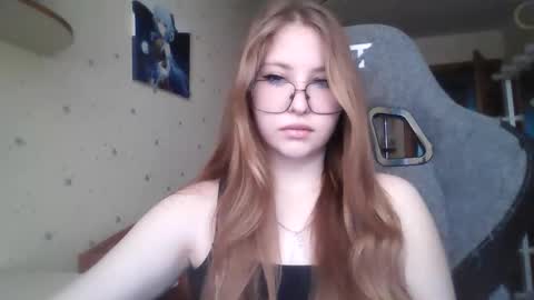 Snapshot of cute_minx chatting on 05/18/26, 06:30 Veronica online show from 05/18/26, 06:30