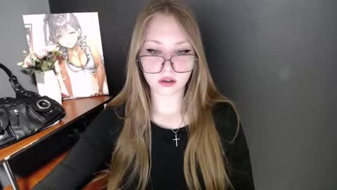 Snapshot of cute_minx chatting on 05/26/26, 06:42 Veronica online show from 05/26/26, 06:42