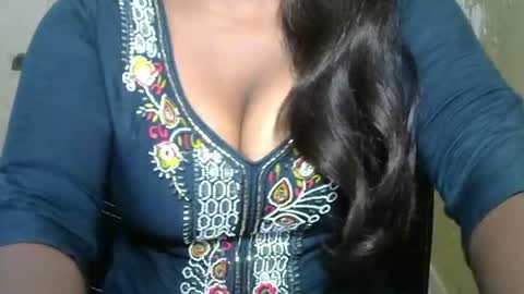 Snapshot of cute_payalji chatting on 04/29/26, 01:43 alia online show from 04/29/26, 01:43
