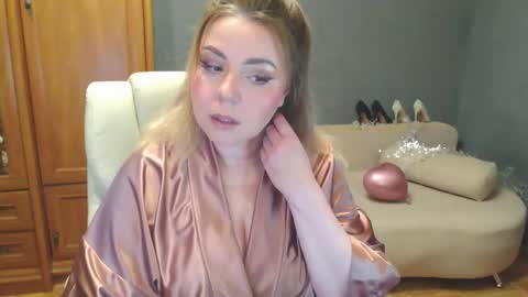 cute_phoenix online show from 05/10/26, 06:02