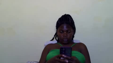 cute_roxie online show from 12/18/24, 09:04