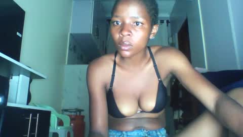 Snapshot of cute_sexy3 chatting on 04/14/26, 11:00 SHARON online show from 04/14/26, 11:00