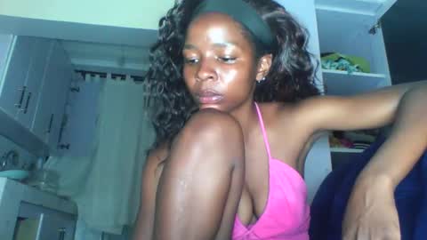 Snapshot of cute_sexy3 chatting on 04/21/26, 09:50 SHARON online show from 04/21/26, 09:50