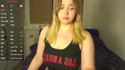 Snapshot of cute_sharloti chatting on 09/18/25, 05:37 Sasha online show from 09/18/25, 05:37