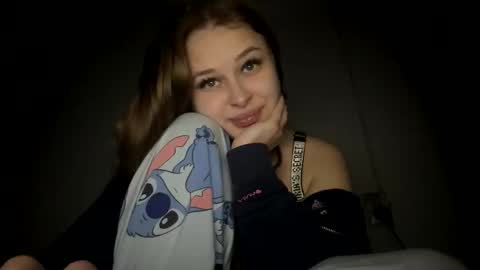 Snapshot of cute_shy00 chatting on 11/10/25, 11:59 cute_shy00 online show from 11/10/25, 11:59