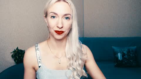 cute_smile_shy online show from 12/28/24, 05:35