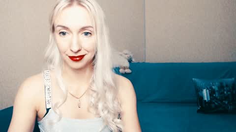 cute_smile_shy online show from 12/28/24, 08:36