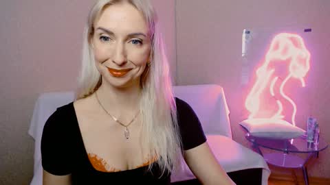 cute_smile_shy online show from 11/25/25, 09:26