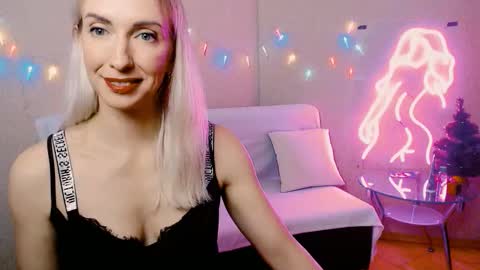 cute_smile_shy online show from 12/18/25, 08:48