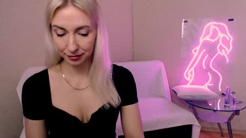 cute_smile_shy online show from 01/18/26, 11:47