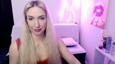 cute_smile_shy online show from 02/26/26, 09:25