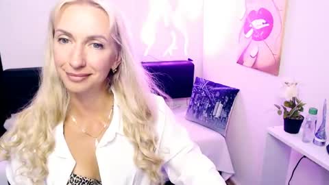 cute_smile_shy online show from 07/24/26, 10:30