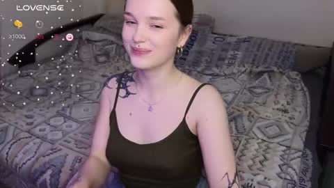 Snapshot of cute_summer_breathe chatting on 05/03/26, 06:03 Sue online show from 05/03/26, 06:03