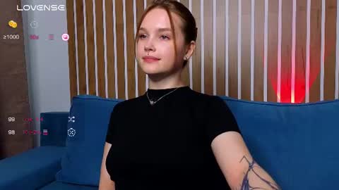 Snapshot of cute_summer_breathe chatting on 06/19/26, 06:23 Sue online show from 06/19/26, 06:23