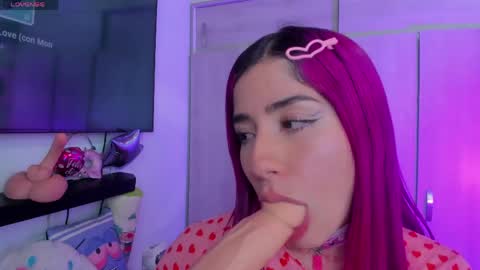 katalinda montt online show from 04/19/26, 06:10