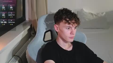 Snapshot of cute_thomas chatting on 07/10/26, 08:22 Thomas - online show from 07/10/26, 08:22