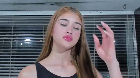 WANNA SEE MORE OF TWINS              online show from 02/18/25, 04:37