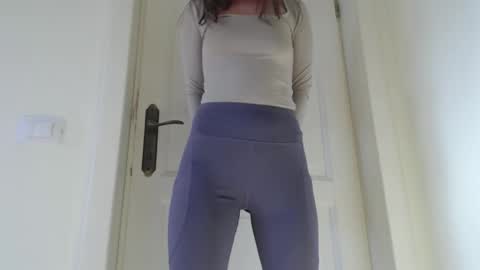 Snapshot of cuteangelx chatting on 09/26/25, 06:28 Anne-Marie online show from 09/26/25, 06:28