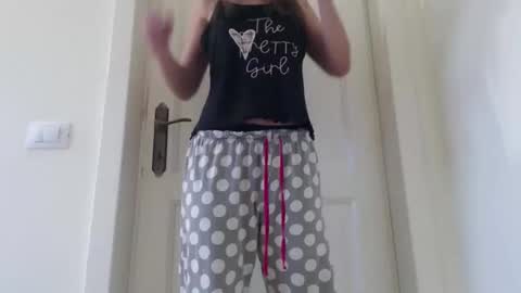 Snapshot of cuteangelx chatting on 10/18/25, 09:10 Anne-Marie online show from 10/18/25, 09:10