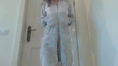 Snapshot of cuteangelx chatting on 10/29/25, 10:17 Anne-Marie online show from 10/29/25, 10:17