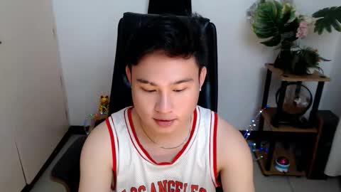 cuteasianlee online show from 12/21/25, 10:11