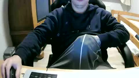 Cuteboy090 online show from 04/19/26, 06:32