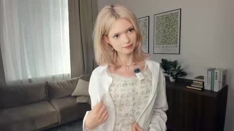 Snapshot of cutebrutality chatting on 10/01/25, 08:31 Alice online show from 10/01/25, 08:31