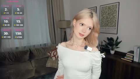 Snapshot of cutebrutality chatting on 10/06/25, 08:34 Alice online show from 10/06/25, 08:34