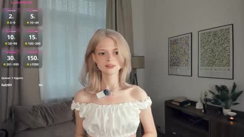 Snapshot of cutebrutality chatting on 10/12/25, 08:24 Alice online show from 10/12/25, 08:24