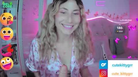 Snapshot of cuteee_kitty chatting on 09/13/25, 12:10 Kitty online show from 09/13/25, 12:10