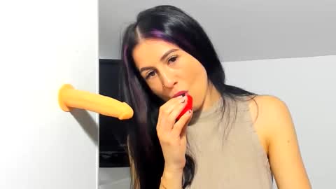 cuteeliza1 online show from 11/27/25, 08:49