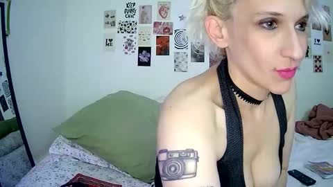 Bella online show from 11/26/25, 06:36