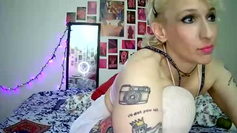 Bella online show from 04/21/26, 08:31